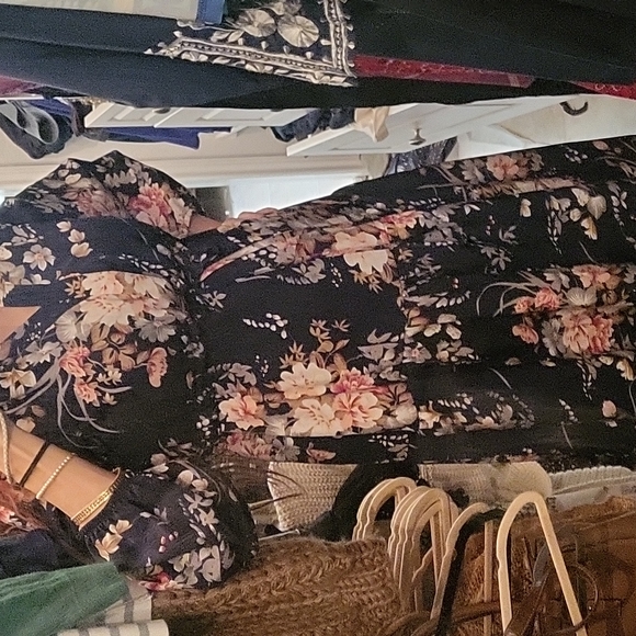 🍑 v-neck navy floral kimono style dress - Picture 2 of 5